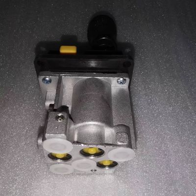 Howo 14750652h Pneumatic Control Valve for Hydraulic and Hand Brake Control Operation