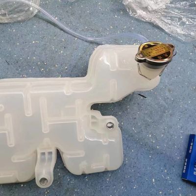 DZ9614533002 Expansion Tank Assembly for HEAVY DUTY TRUCK HOWO Shaanqi Delong M3000S X5000